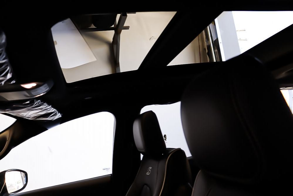 2024 Chrysler PACIFICA PHEV PREMIUM SELECT + ALLURE S + TOIT OUVRANT PANO in Terrebonne, Quebec - 11 - w1024h768px