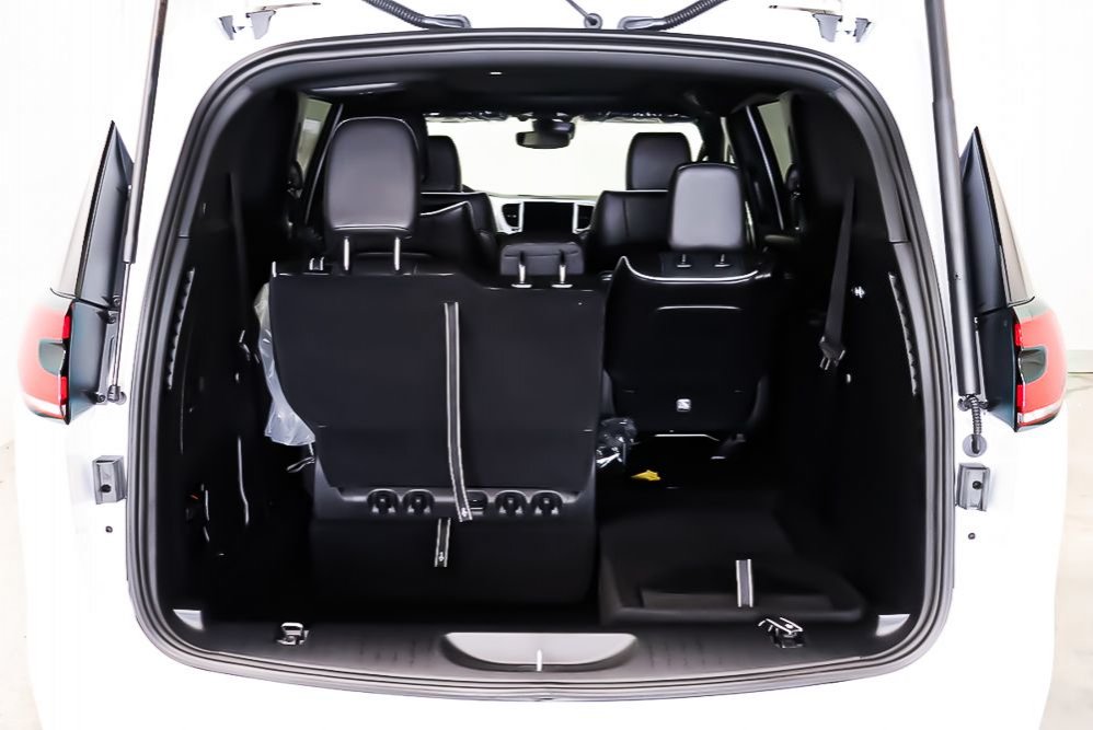 2024 Chrysler PACIFICA PHEV PREMIUM SELECT + ALLURE S + TOIT OUVRANT PANO in Terrebonne, Quebec - 6 - w1024h768px