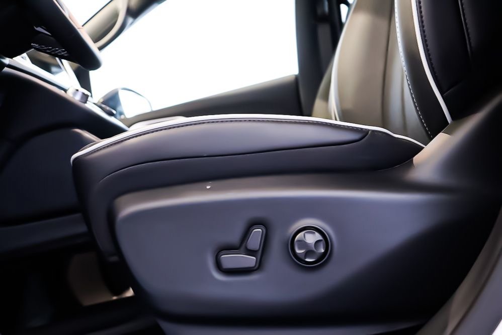 2024 Chrysler PACIFICA PHEV PREMIUM SELECT + ALLURE S + TOIT OUVRANT PANO in Terrebonne, Quebec - 12 - w1024h768px