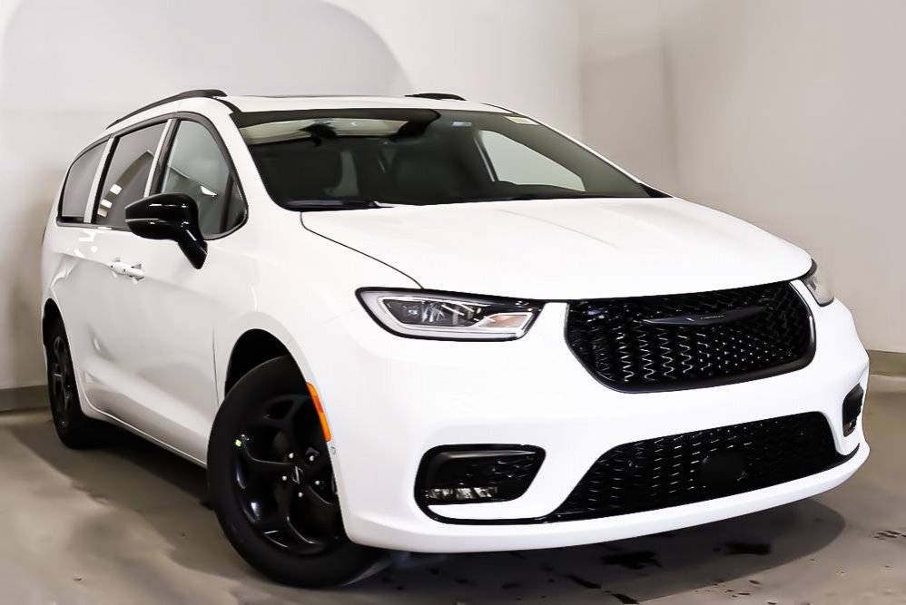 2024 Chrysler PACIFICA PHEV PREMIUM SELECT + ALLURE S + TOIT OUVRANT PANO in Terrebonne, Quebec - 1 - w1024h768px
