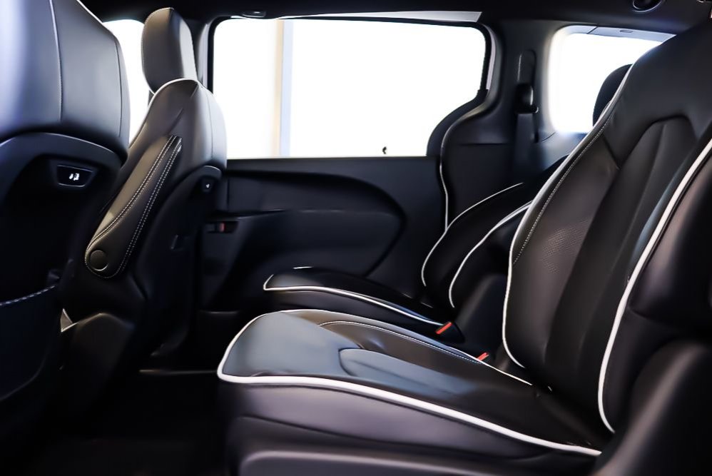 2024 Chrysler PACIFICA PHEV PREMIUM SELECT + ALLURE S + TOIT OUVRANT PANO in Terrebonne, Quebec - 21 - w1024h768px