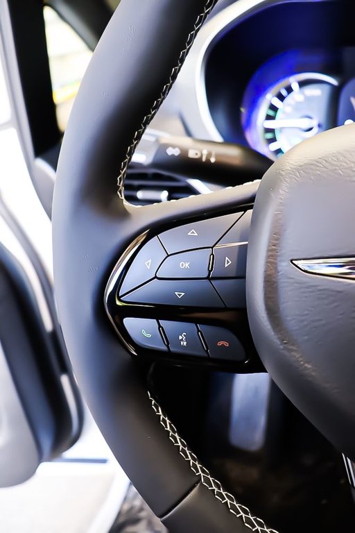 2024 Chrysler Pacifica Hybrid PREMIUM SELECT + ALLURE S + TOIT OUVRANT PANO in Terrebonne, Quebec - 15 - w1024h768px