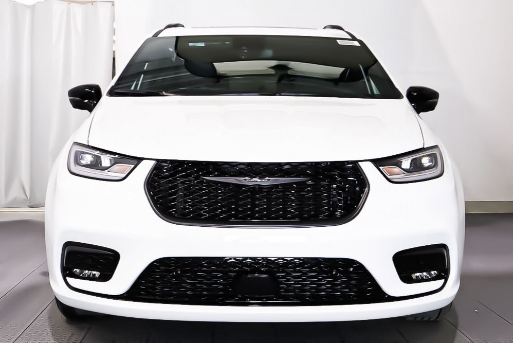 2024 Chrysler Pacifica Hybrid PREMIUM SELECT + ALLURE S + TOIT OUVRANT PANO in Terrebonne, Quebec - 2 - w1024h768px