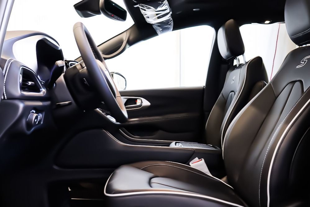 2024 Chrysler Pacifica Hybrid PREMIUM SELECT + ALLURE S + TOIT OUVRANT PANO in Terrebonne, Quebec - 10 - w1024h768px