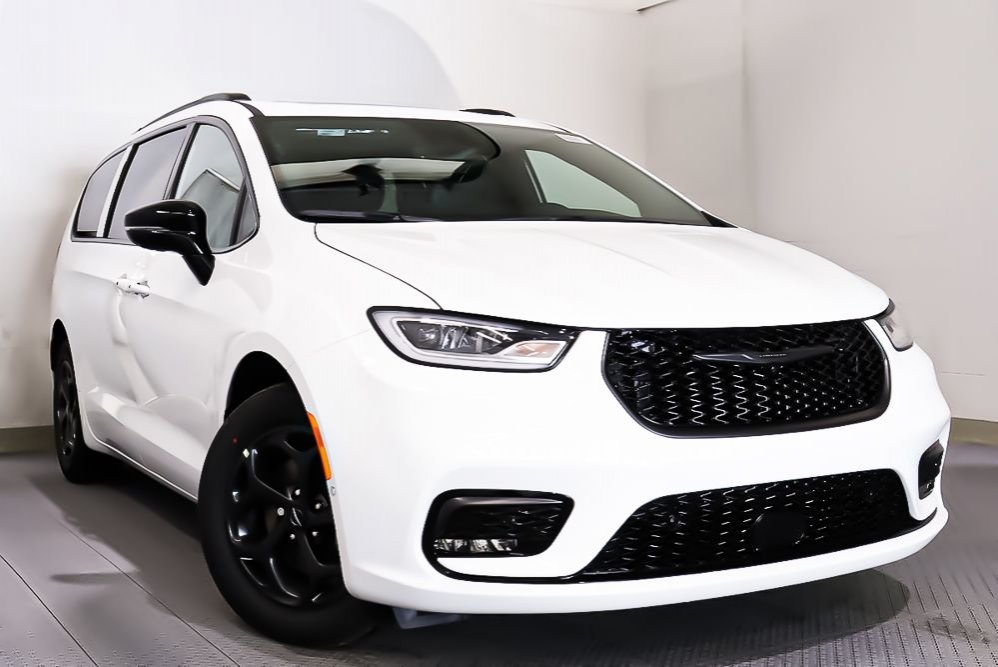 2024 Chrysler Pacifica Hybrid PREMIUM SELECT + ALLURE S + TOIT OUVRANT PANO in Terrebonne, Quebec - 1 - w1024h768px