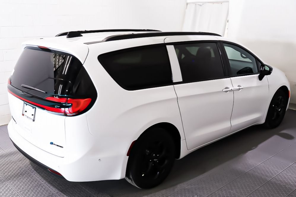 2024 Chrysler Pacifica Hybrid PREMIUM SELECT + ALLURE S + TOIT OUVRANT PANO in Terrebonne, Quebec - 8 - w1024h768px