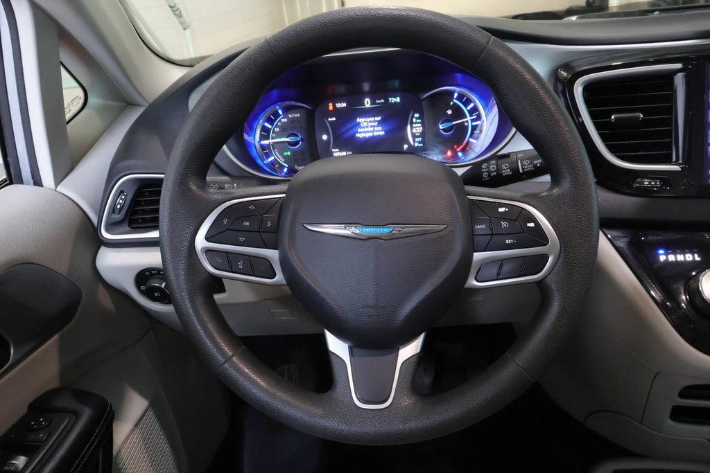 Chrysler Pacifica TOURING PLUS + HYBRIDE BRANCHABLE 2018 à Terrebonne, Québec - 17 - w1024h768px