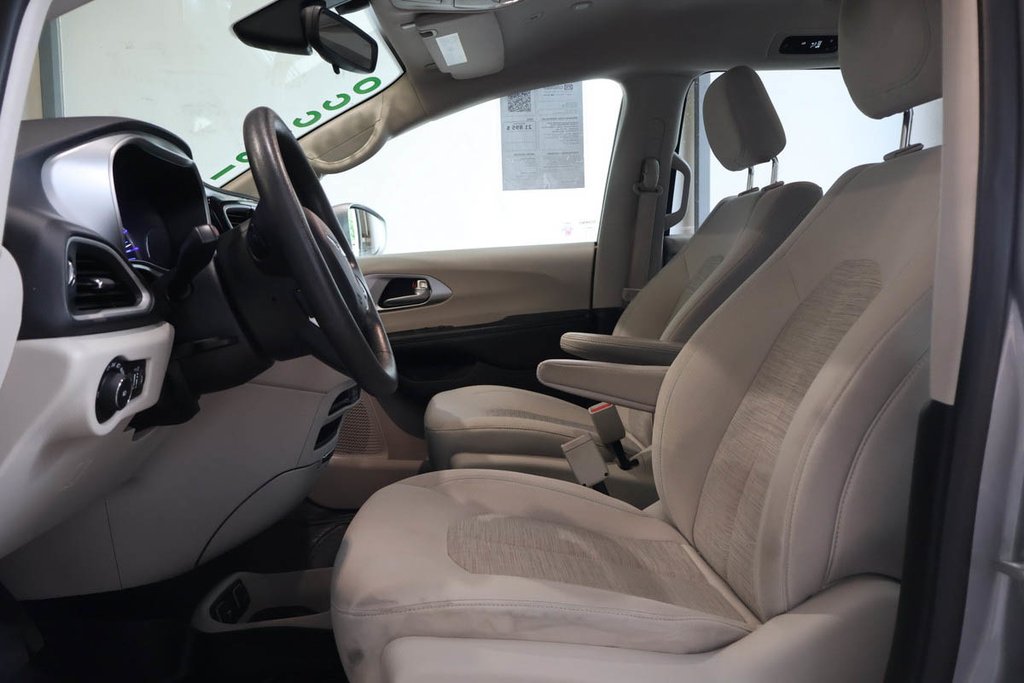 Chrysler Pacifica TOURING PLUS + HYBRIDE BRANCHABLE 2018 à Terrebonne, Québec - 13 - w1024h768px