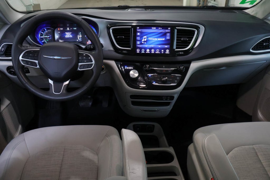 Chrysler Pacifica TOURING PLUS + HYBRIDE BRANCHABLE 2018 à Terrebonne, Québec - 15 - w1024h768px