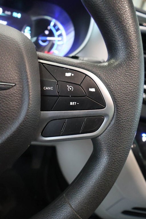 Chrysler Pacifica TOURING PLUS + HYBRIDE BRANCHABLE 2018 à Terrebonne, Québec - 19 - w1024h768px