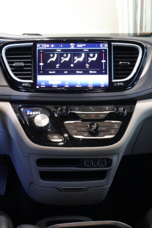 Chrysler Pacifica TOURING-L + 7 PASSAGERS + CUIR 2021 à Terrebonne, Québec - 17 - w1024h768px