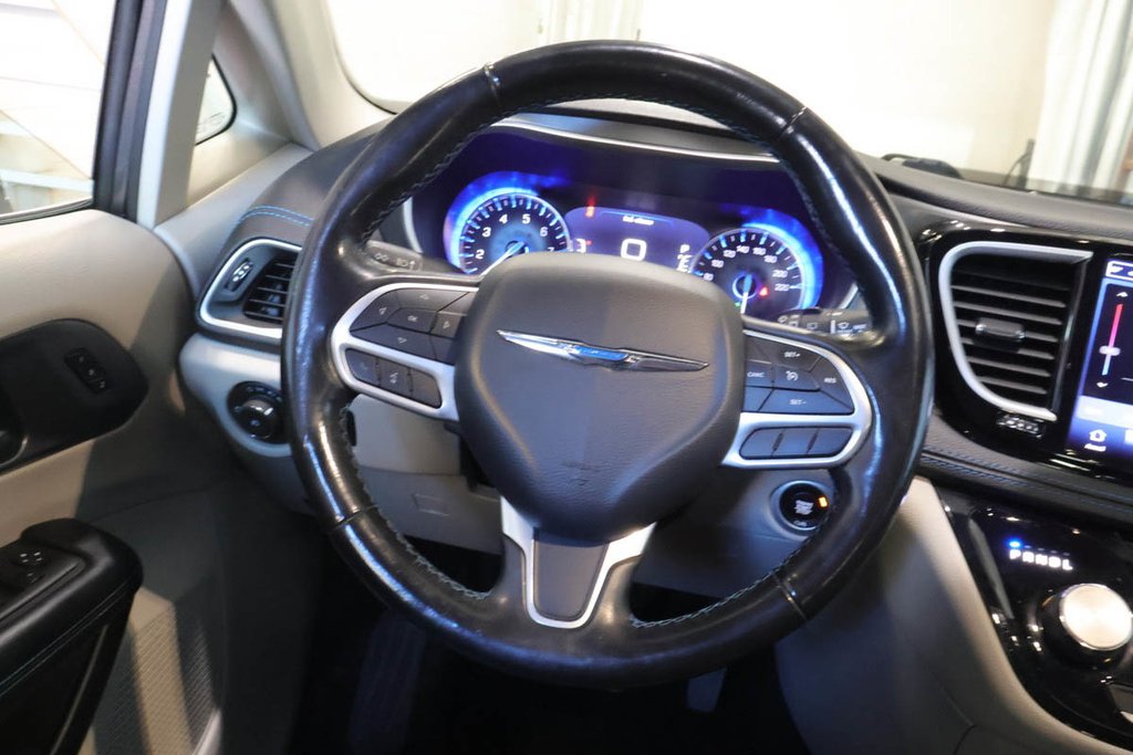Chrysler Pacifica TOURING-L + 7 PASSAGERS + CUIR 2021 à Terrebonne, Québec - 13 - w1024h768px