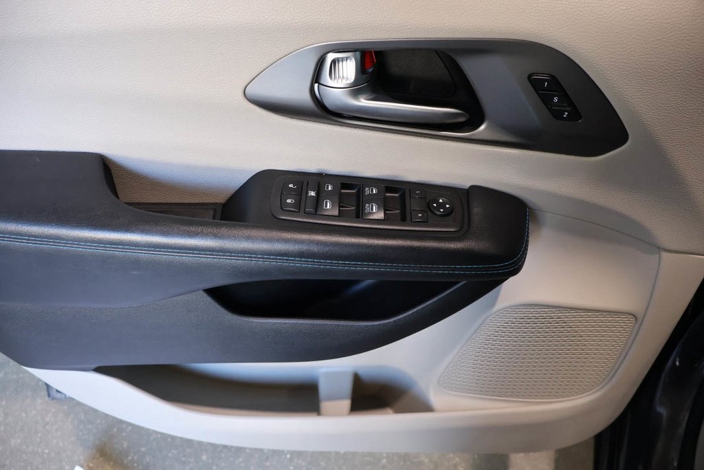 Chrysler Pacifica TOURING-L + 7 PASSAGERS + CUIR 2021 à Terrebonne, Québec - 21 - w1024h768px