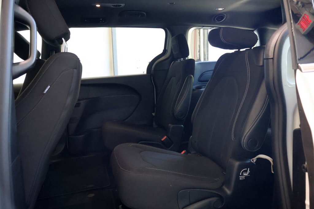 2023 Chrysler PACIFICA TOURING + 7 PASSAGERS in Terrebonne, Quebec - 29 - w1024h768px