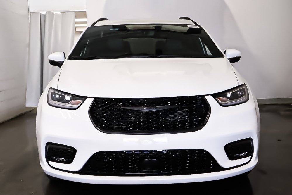 2023 Chrysler PACIFICA TOURING + 7 PASSAGERS in Terrebonne, Quebec - 2 - w1024h768px