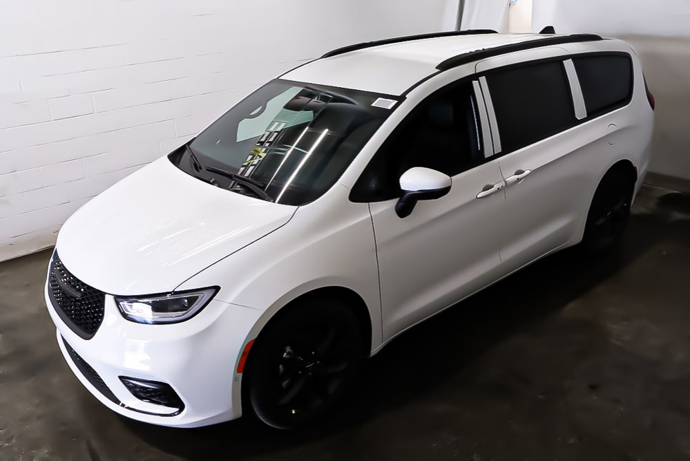2023 Chrysler PACIFICA TOURING + 7 PASSAGERS in Terrebonne, Quebec - 3 - w1024h768px