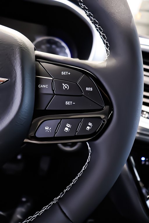 2023 Chrysler PACIFICA TOURING + 7 PASSAGERS in Terrebonne, Quebec - 15 - w1024h768px