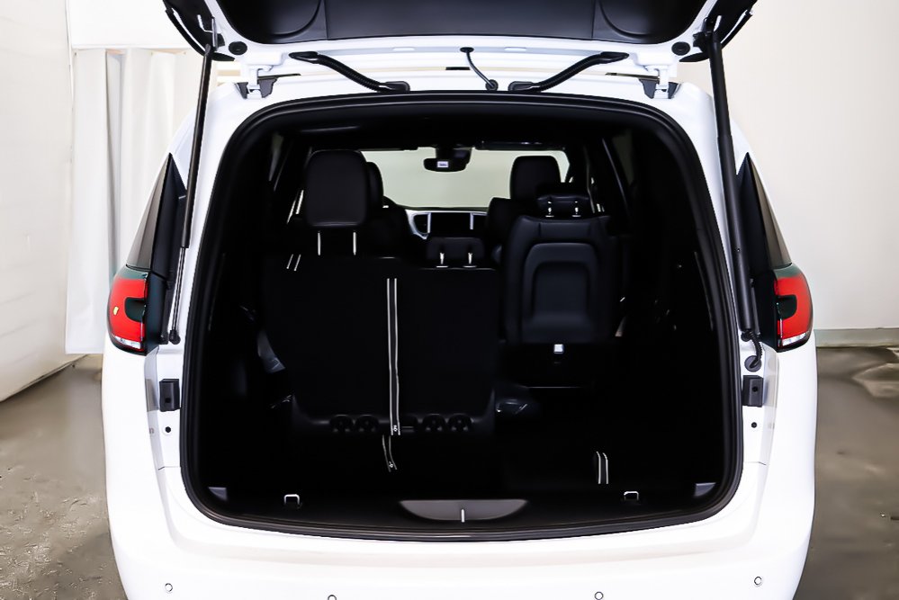 2023 Chrysler PACIFICA TOURING + 7 PASSAGERS in Terrebonne, Quebec - 6 - w1024h768px