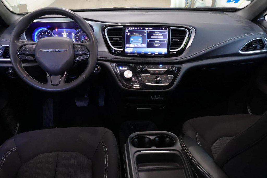 2023 Chrysler PACIFICA TOURING + 7 PASSAGERS in Terrebonne, Quebec - 15 - w1024h768px