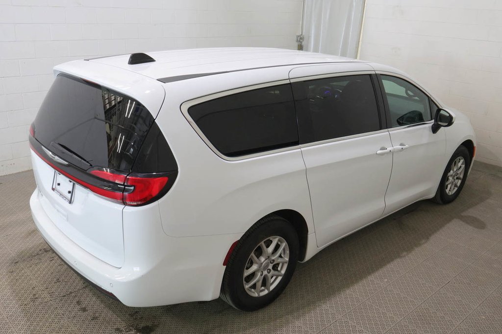 2023 Chrysler PACIFICA TOURING + 7 PASSAGERS in Terrebonne, Quebec - 10 - w1024h768px