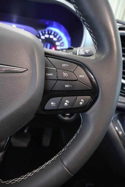 2023 Chrysler PACIFICA TOURING + 7 PASSAGERS in Terrebonne, Quebec - 19 - w1024h768px