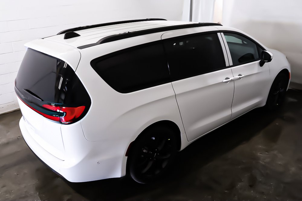 2023 Chrysler PACIFICA TOURING + 7 PASSAGERS in Terrebonne, Quebec - 8 - w1024h768px