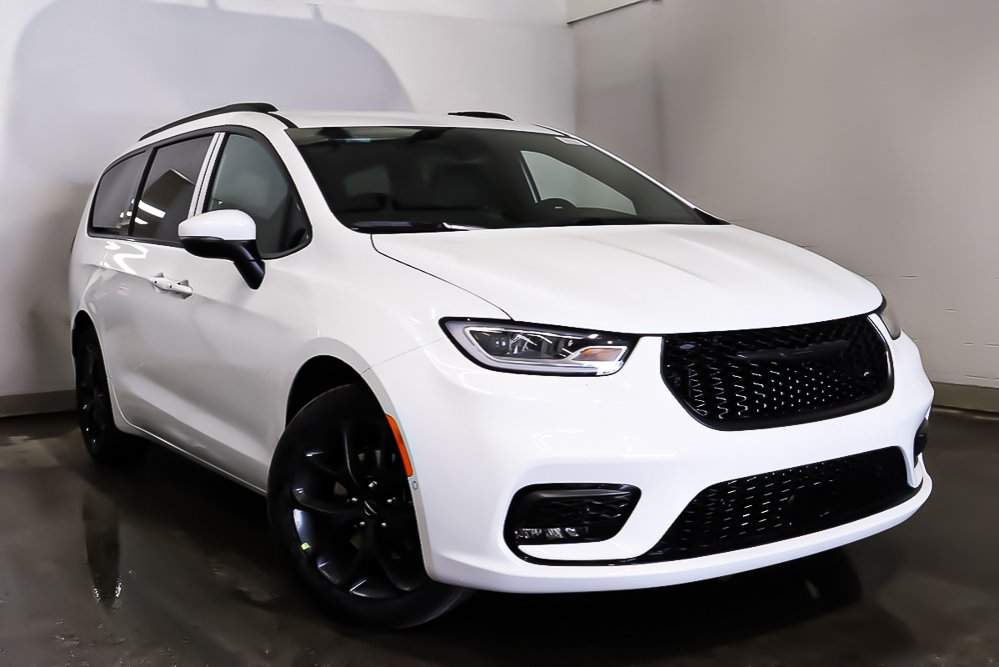 2023 Chrysler PACIFICA TOURING + 7 PASSAGERS in Terrebonne, Quebec - 1 - w1024h768px