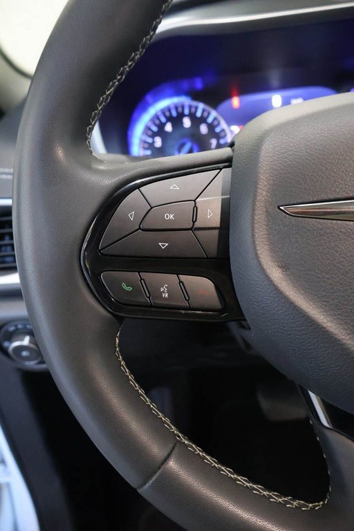 2023 Chrysler PACIFICA TOURING + 7 PASSAGERS in Terrebonne, Quebec - 18 - w1024h768px