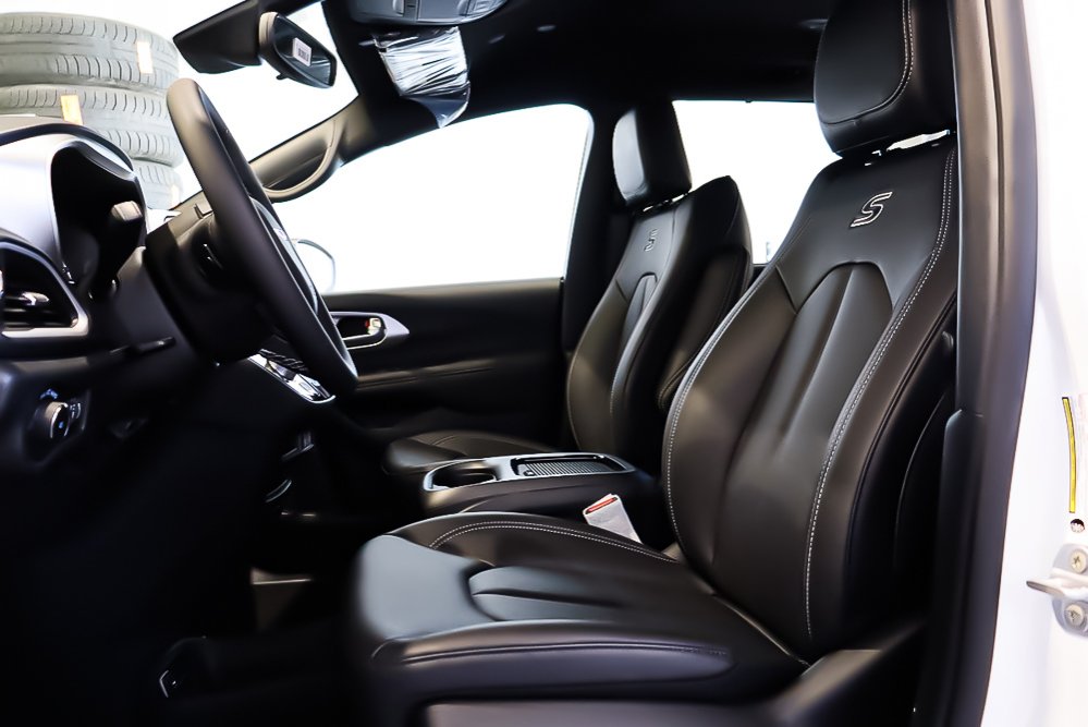 2023 Chrysler PACIFICA TOURING + 7 PASSAGERS in Terrebonne, Quebec - 10 - w1024h768px