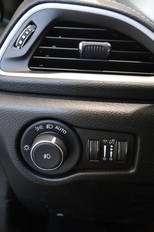 2023 Chrysler PACIFICA TOURING + 7 PASSAGERS in Terrebonne, Quebec - 26 - w1024h768px