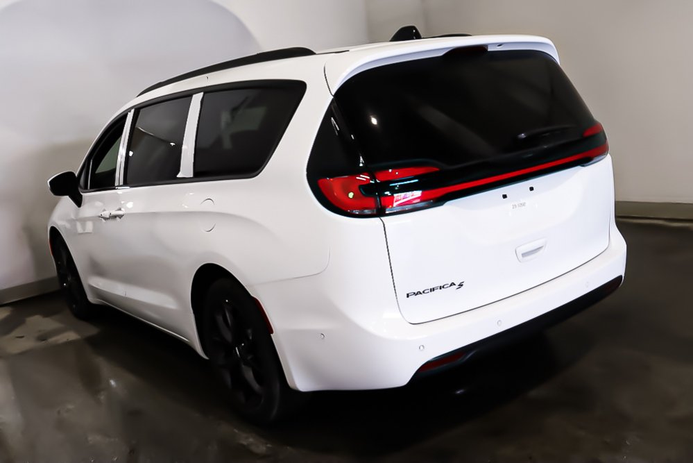 2023 Chrysler PACIFICA TOURING + 7 PASSAGERS in Terrebonne, Quebec - 4 - w1024h768px