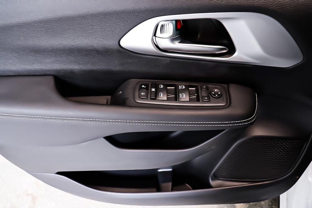 Chrysler Pacifica TOURING 2023 à Pointe-Aux-Trembles, Québec - 21 - w1024h768px