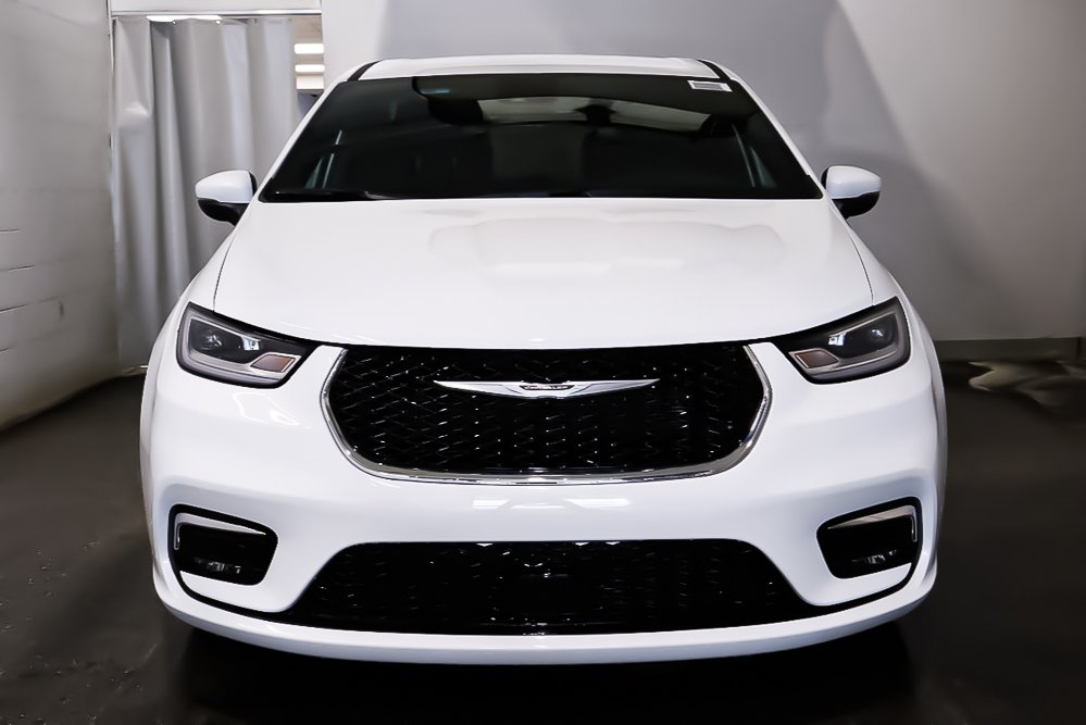 Chrysler Pacifica TOURING 2023 à Pointe-Aux-Trembles, Québec - 3 - w1024h768px