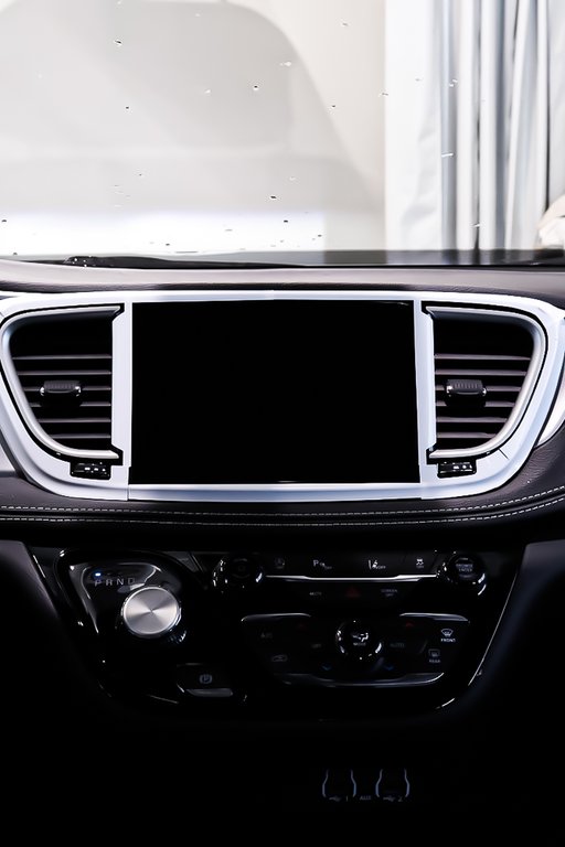 Chrysler Pacifica TOURING 2023 à Pointe-Aux-Trembles, Québec - 18 - w1024h768px