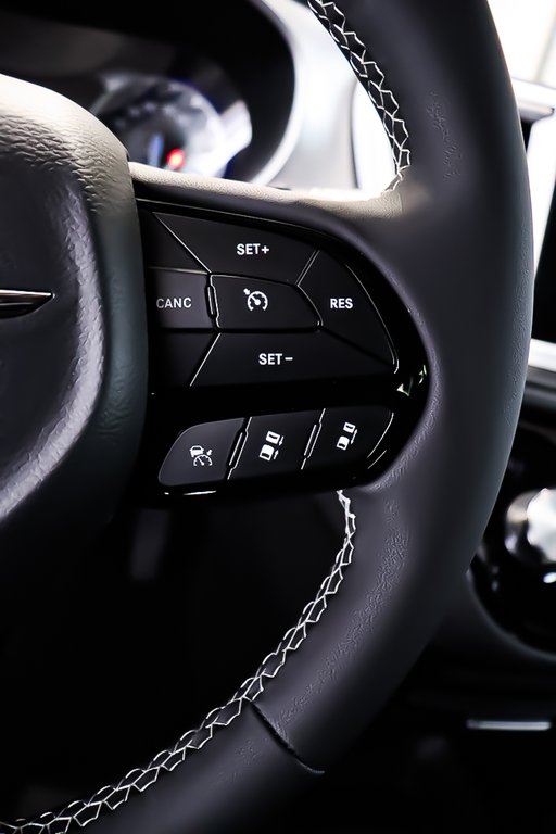 Chrysler Pacifica TOURING 2023 à Pointe-Aux-Trembles, Québec - 16 - w1024h768px