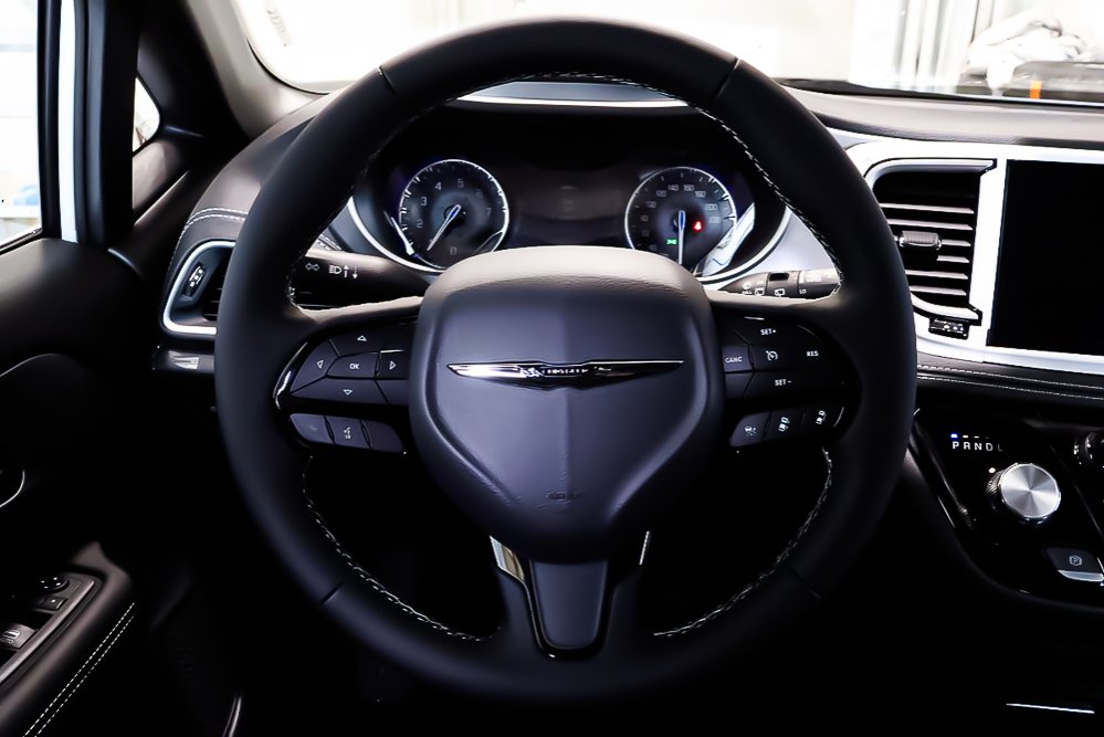 Chrysler Pacifica TOURING 2023 à Pointe-Aux-Trembles, Québec - 14 - w1024h768px