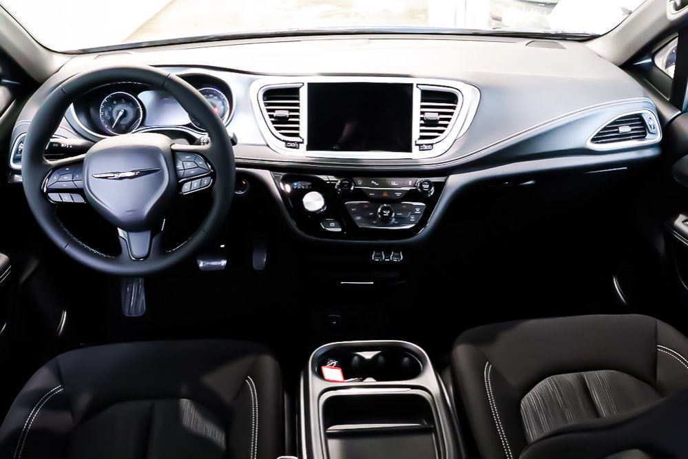 Chrysler Pacifica TOURING 2023 à Pointe-Aux-Trembles, Québec - 13 - w1024h768px