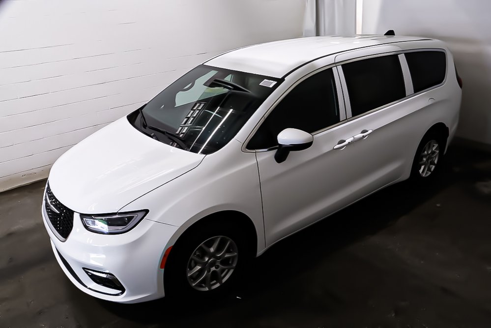 Chrysler Pacifica TOURING 2023 à Pointe-Aux-Trembles, Québec - 4 - w1024h768px