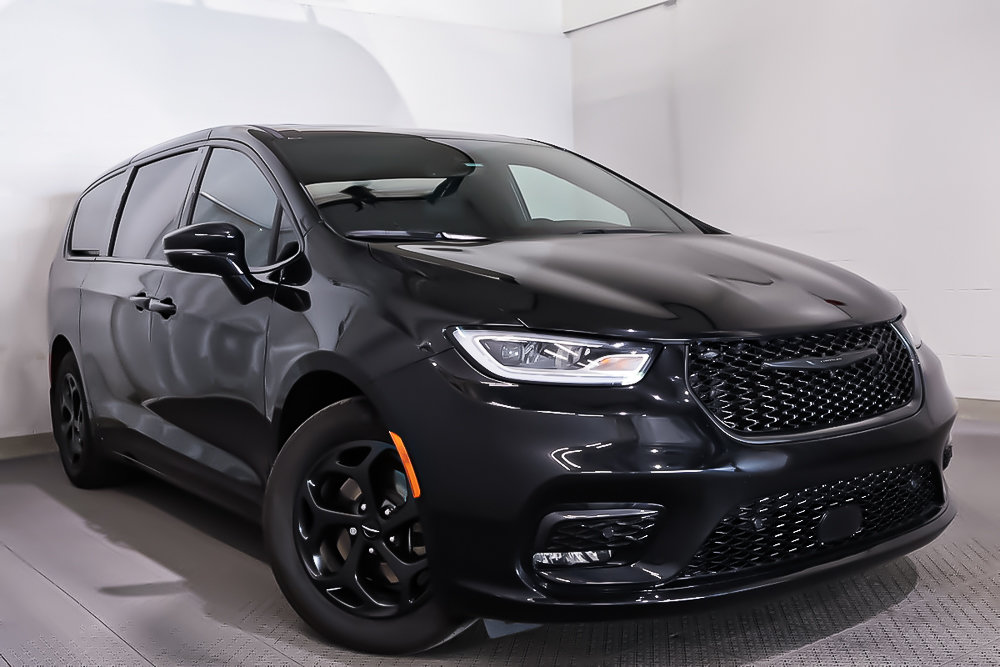 2023 Chrysler Pacifica HYBRIDE + LIMITED + TOIT OUVRANT + CUIR in Terrebonne, Quebec - 1 - w1024h768px