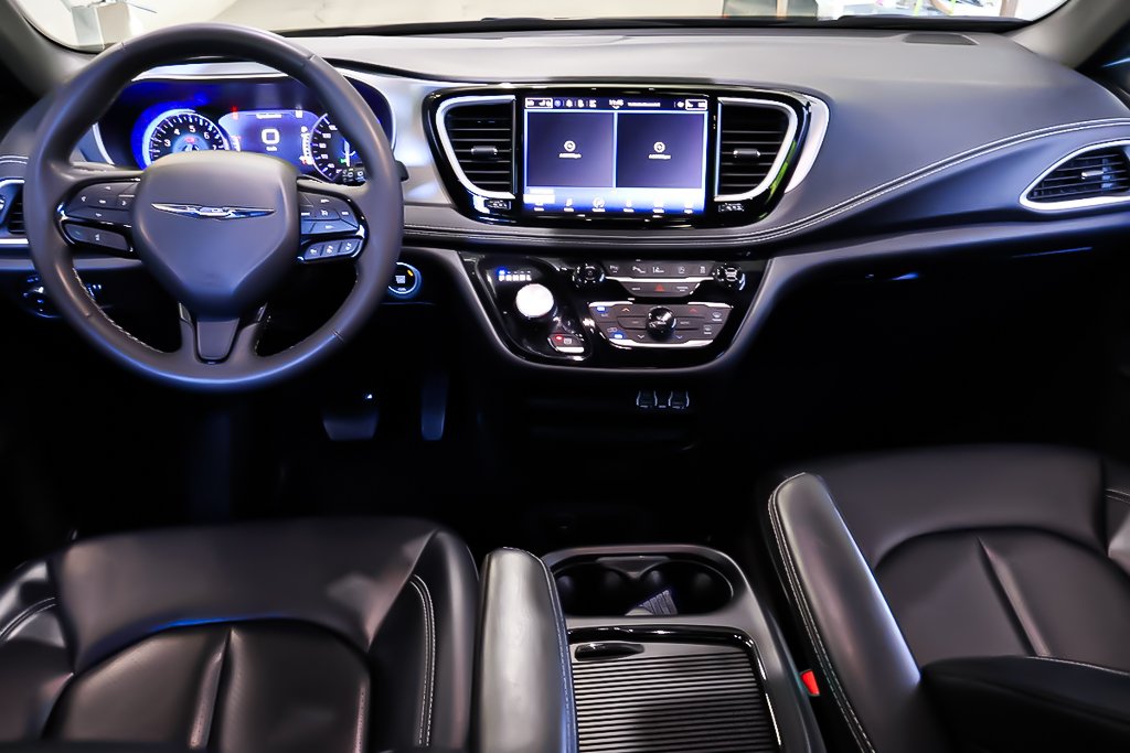2023 Chrysler Pacifica TOURING L + ALLURE S + 7 PASSAGERS in Terrebonne, Quebec - 15 - w1024h768px