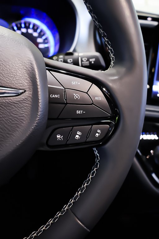2023 Chrysler Pacifica TOURING L + ALLURE S + 7 PASSAGERS in Terrebonne, Quebec - 19 - w1024h768px