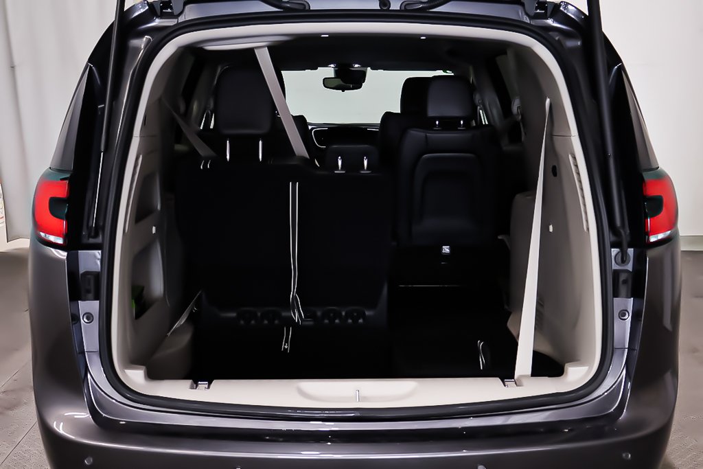 2023 Chrysler Pacifica TOURING L + STOW N GO + CARPLAY in Terrebonne, Quebec - 7 - w1024h768px