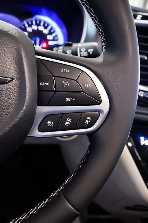 2023 Chrysler Pacifica TOURING L + STOW N GO + CARPLAY in Terrebonne, Quebec - 19 - w1024h768px