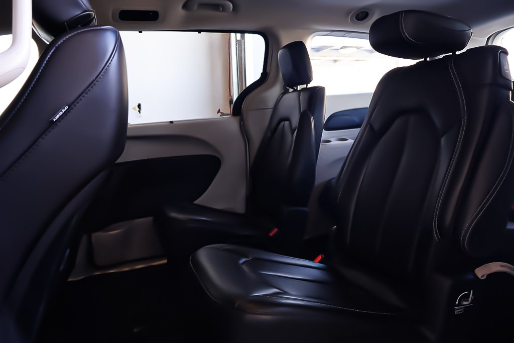 2023 Chrysler Pacifica TOURING L + AWD + STOW N GO in Terrebonne, Quebec - 29 - w1024h768px