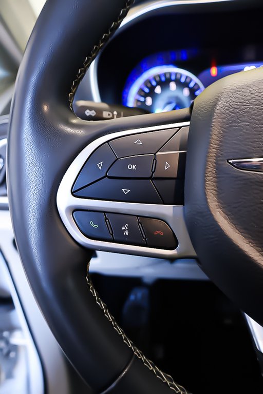 2023 Chrysler Pacifica TOURING L + AWD + STOW N GO in Terrebonne, Quebec - 18 - w1024h768px