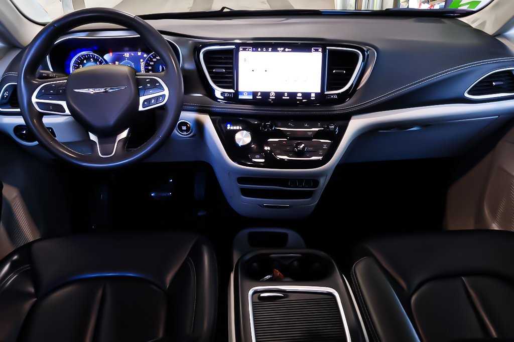 2023 Chrysler Pacifica TOURING L + AWD + STOW N GO in Terrebonne, Quebec - 15 - w1024h768px