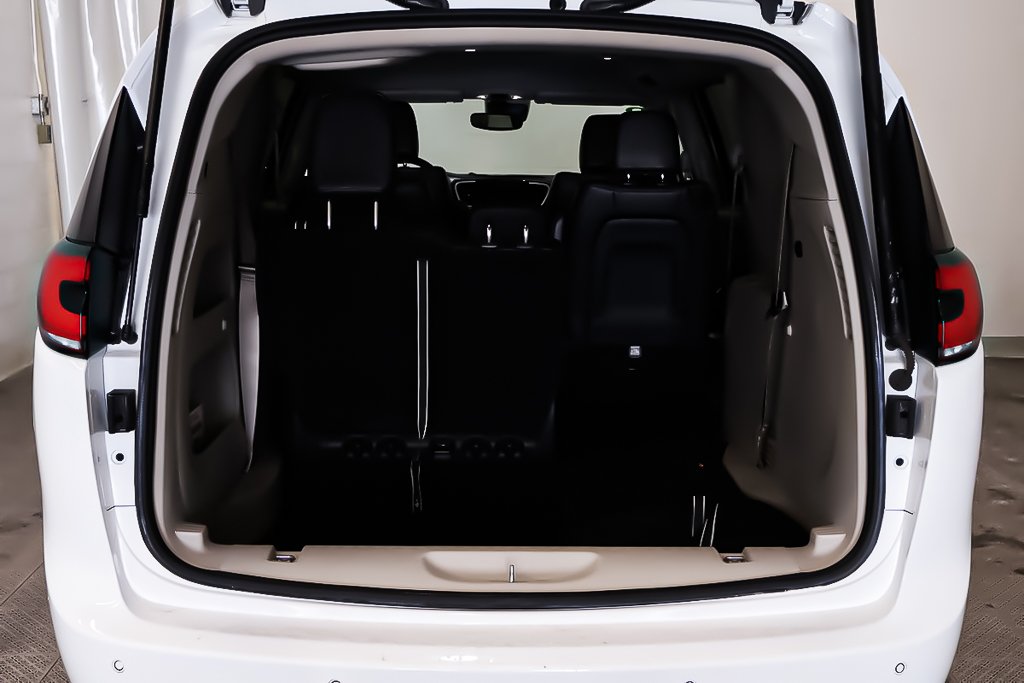 2023 Chrysler Pacifica TOURING L + AWD + STOW N GO in Terrebonne, Quebec - 7 - w1024h768px