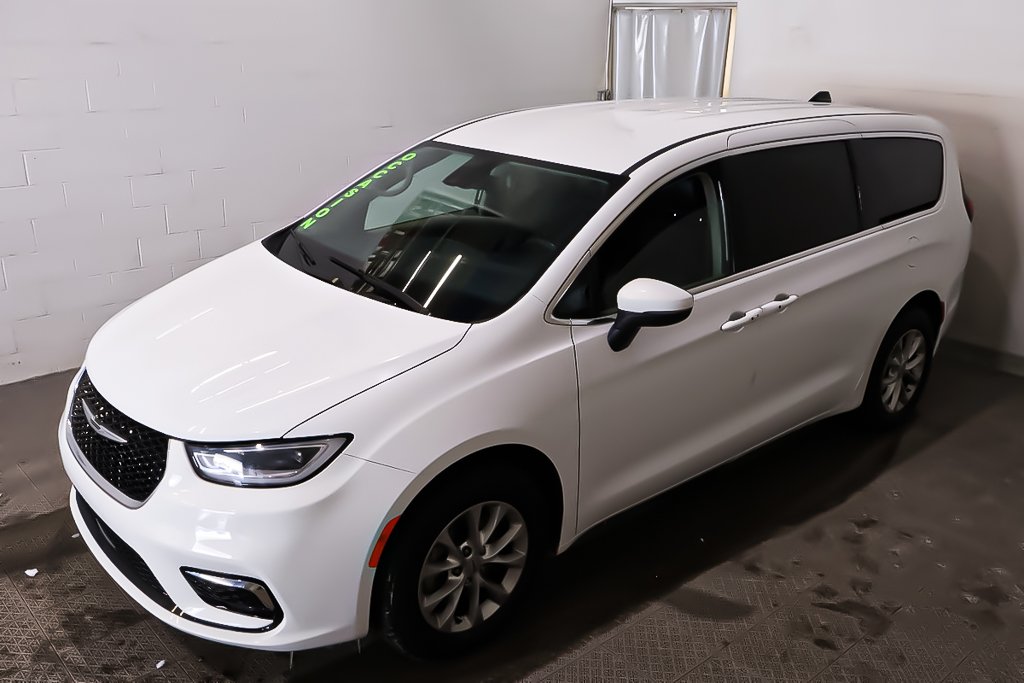 2023 Chrysler Pacifica TOURING L + AWD + STOW N GO in Terrebonne, Quebec - 3 - w1024h768px