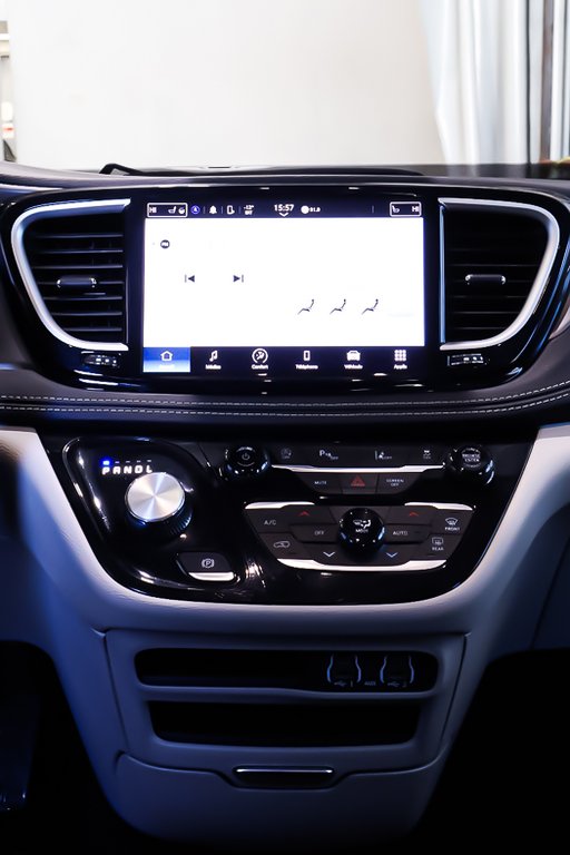2023 Chrysler Pacifica TOURING L + AWD + STOW N GO in Terrebonne, Quebec - 22 - w1024h768px