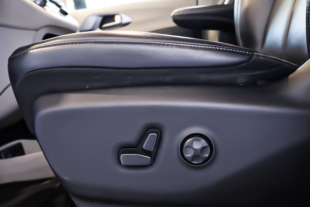 2023 Chrysler Pacifica TOURING L + AWD + STOW N GO in Terrebonne, Quebec - 14 - w1024h768px